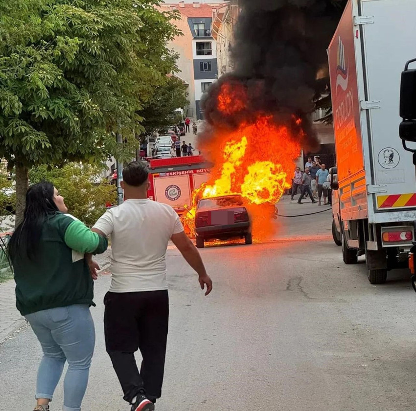 Dört yıllık birikimiyle satın aldığı araç 30 dakikada kül oldu... - Resim: 1