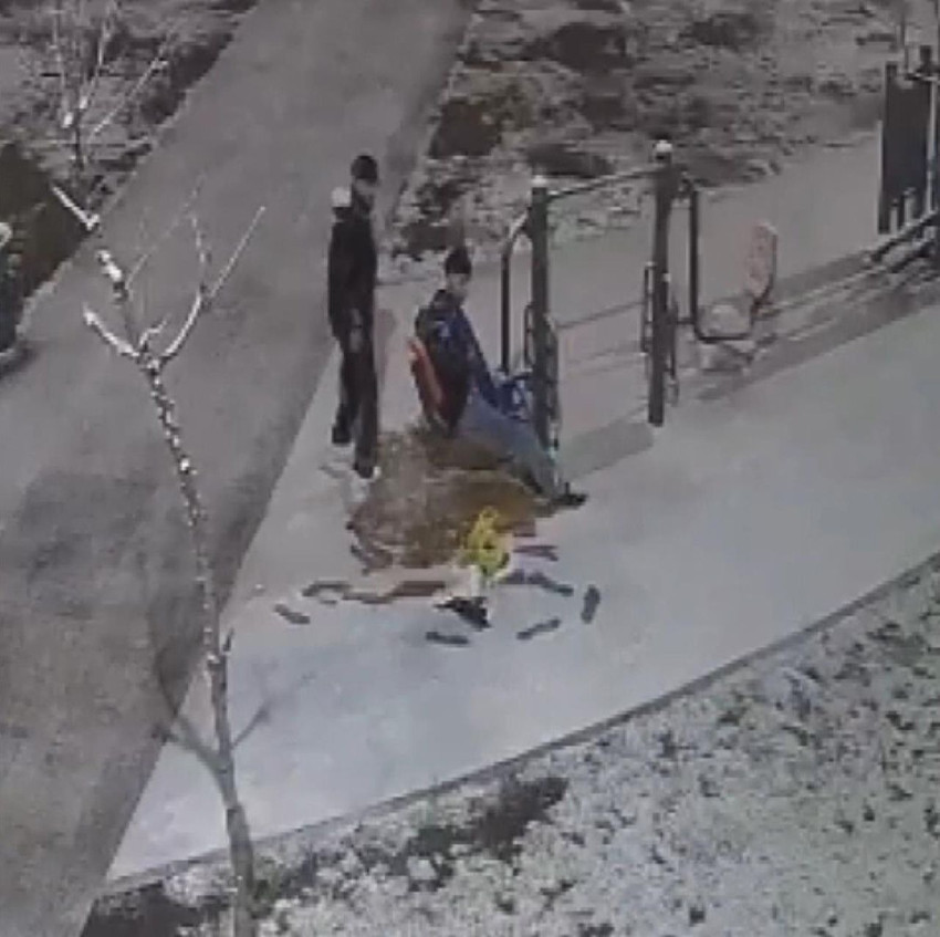 İstanbul'da kar yağışı altında 2 kişi yaptıklarıyla herkesi şaşırttı - Resim: 2