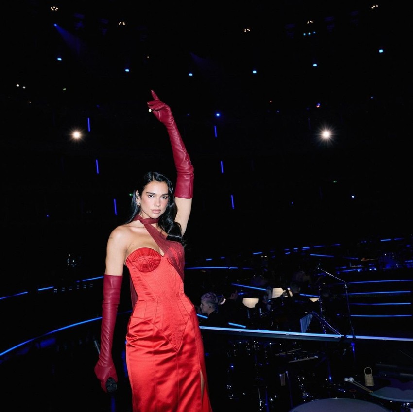 İstanbul'da yer yerinden oynayacak: Dua Lipa Galatasaray için geliyor! - Resim: 4