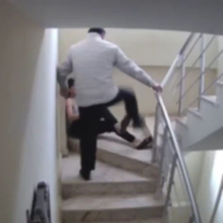 Engelli çocuğa aile boyu şiddet kamerada - Resim: 4