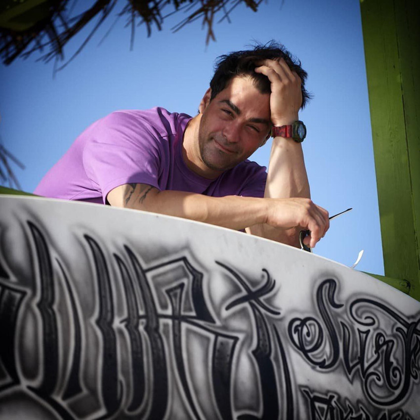 İstanbul'u terk edip kendini doğaya atan ünlü oyuncu hortumla duş aldı - Resim: 2