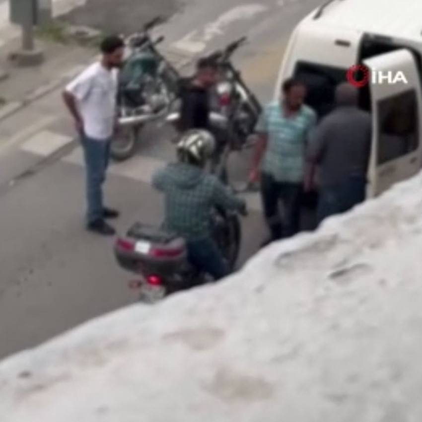 Trafikteki tartışmada eli kamalı trafik teröristi ortalığı birbirine kattı - Resim: 1