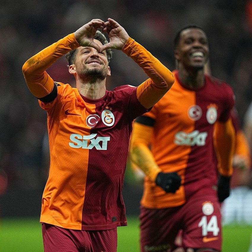 Galatasaray'ı yıkan veda: Yıldız oyuncu sarı-kırmızılı formaya veda etti - Resim: 1