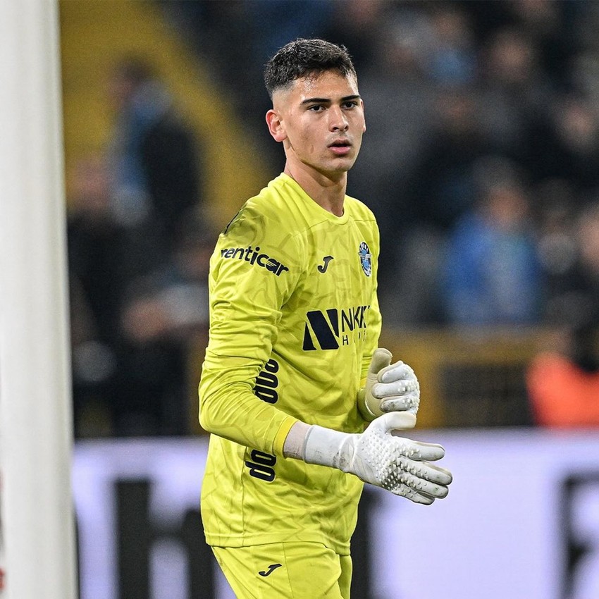 Fenerbahçe 16 yaşındaki genç kalecinin transferini bitirdi - Resim: 4