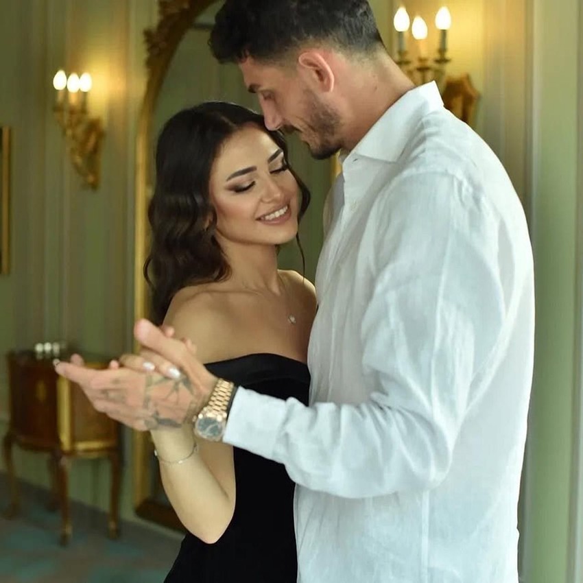 Hazal Çağlar ile  Samet Akaydın nişanlandı - Resim: 1