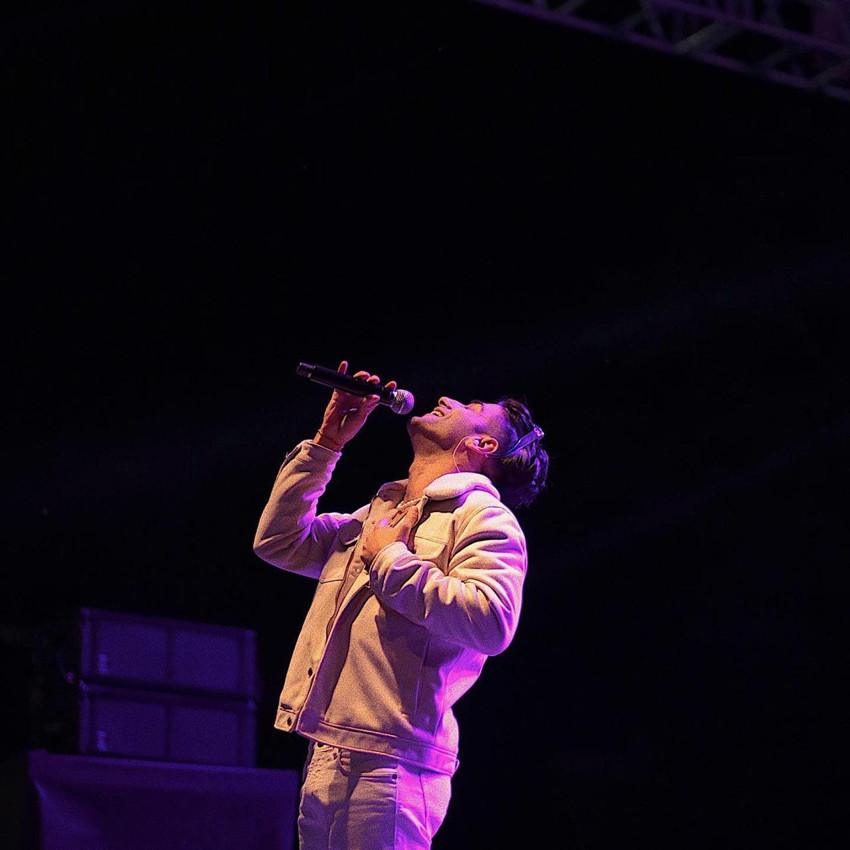 Reynmen konserinde sahneye atılan şeyi görünce, ''çıkışta seninle görüşelim'' diyerek yanıt verdi - Resim: 3