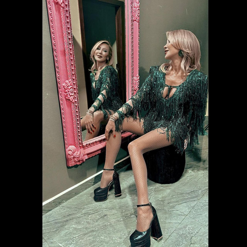 Türkiye'yi terk etmişti... 90'lara damgasını vuran Gizem Özdilli yeniden podyuma çıktı - Resim: 2