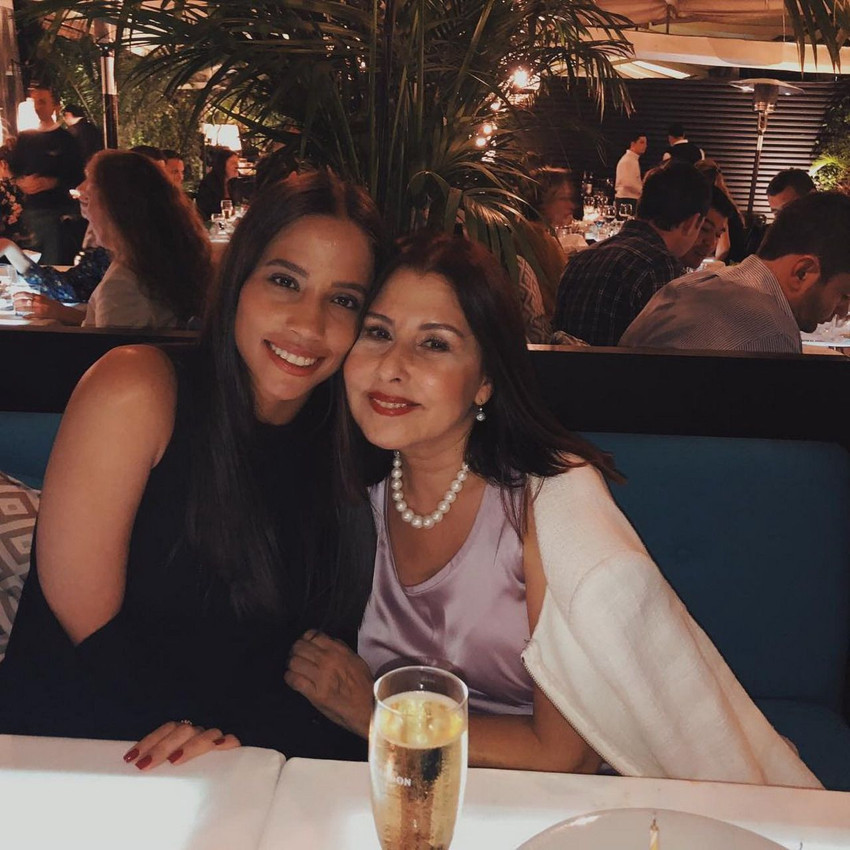 Nilüfer ve Reha Muhtar'ın gözlerden uzak büyüyen kızları Ayşe Nazlı evlendi - Resim: 3