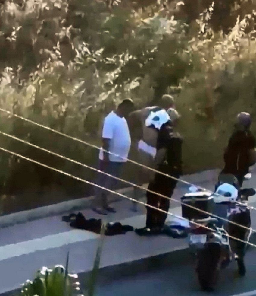 Mersin'in Yenişehir ilçesinde motosikletli polis ekiplerinin 2 kişiyi durdurarak yaptığı üst araması sırasında yaşanan 'kötü muamele' iddiaları üzerine Cumhuriyet Başsavcılığı soruşturma başlattı. Sosyal medyaya yansıyan ve bir vatandaşın iç çamaşırına kadar soyunduğunun görüldüğü görüntüler büyük tepki toplamıştı.