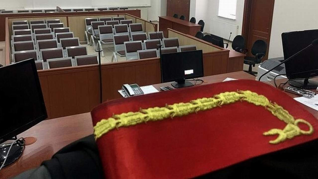 Adalet Bakanlığı binası ve Adalet Bakanı Yılmaz Tunç'un fotoğrafı.
