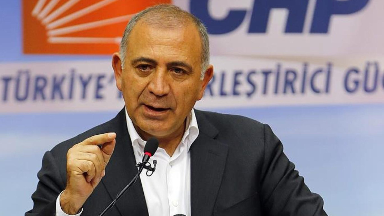 CHP İstanbul İl Başkanlığı'nda düzenlenen rozet takma töreninden bir görüntü.