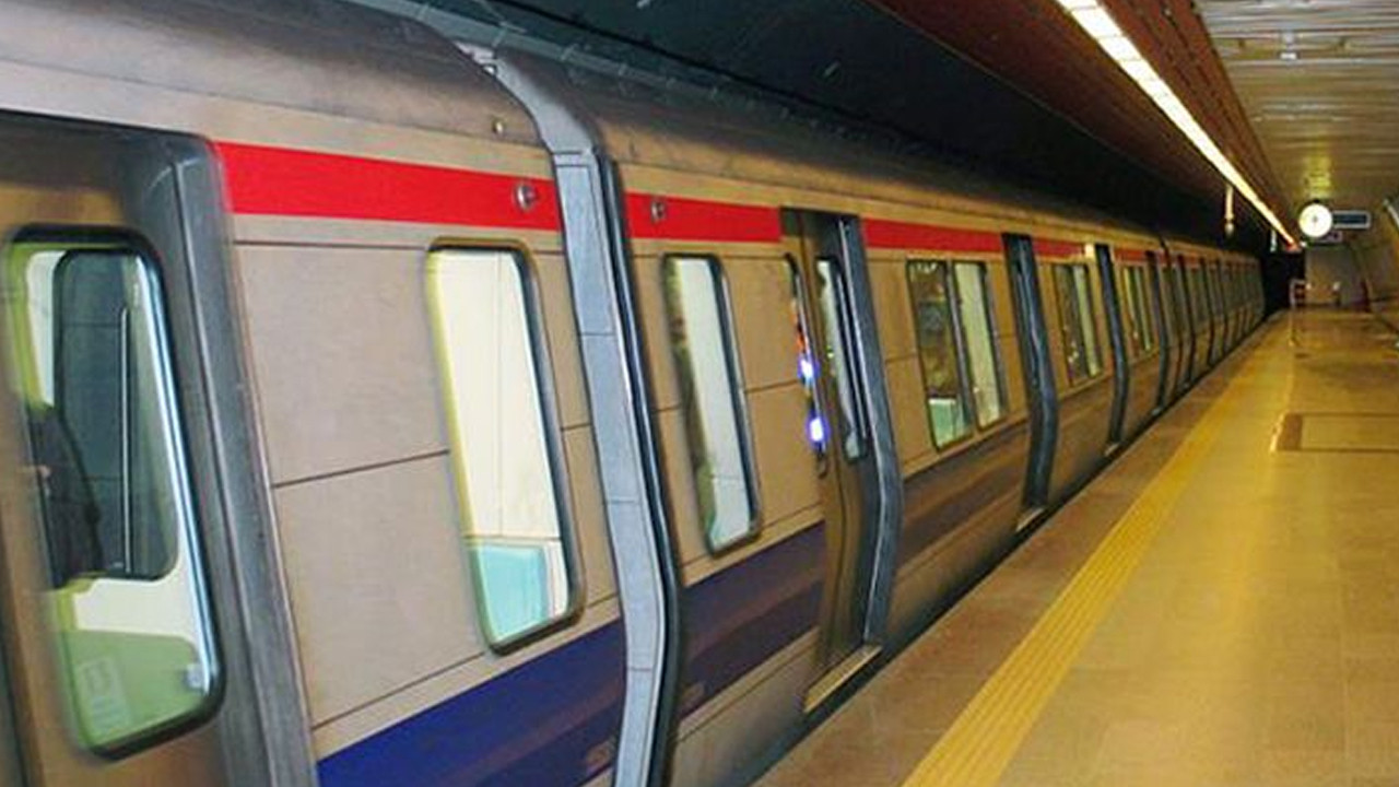 Taksim'deki metro ve füniküler istasyonlarının kapalı olduğunu gösteren genel bir görüntü.