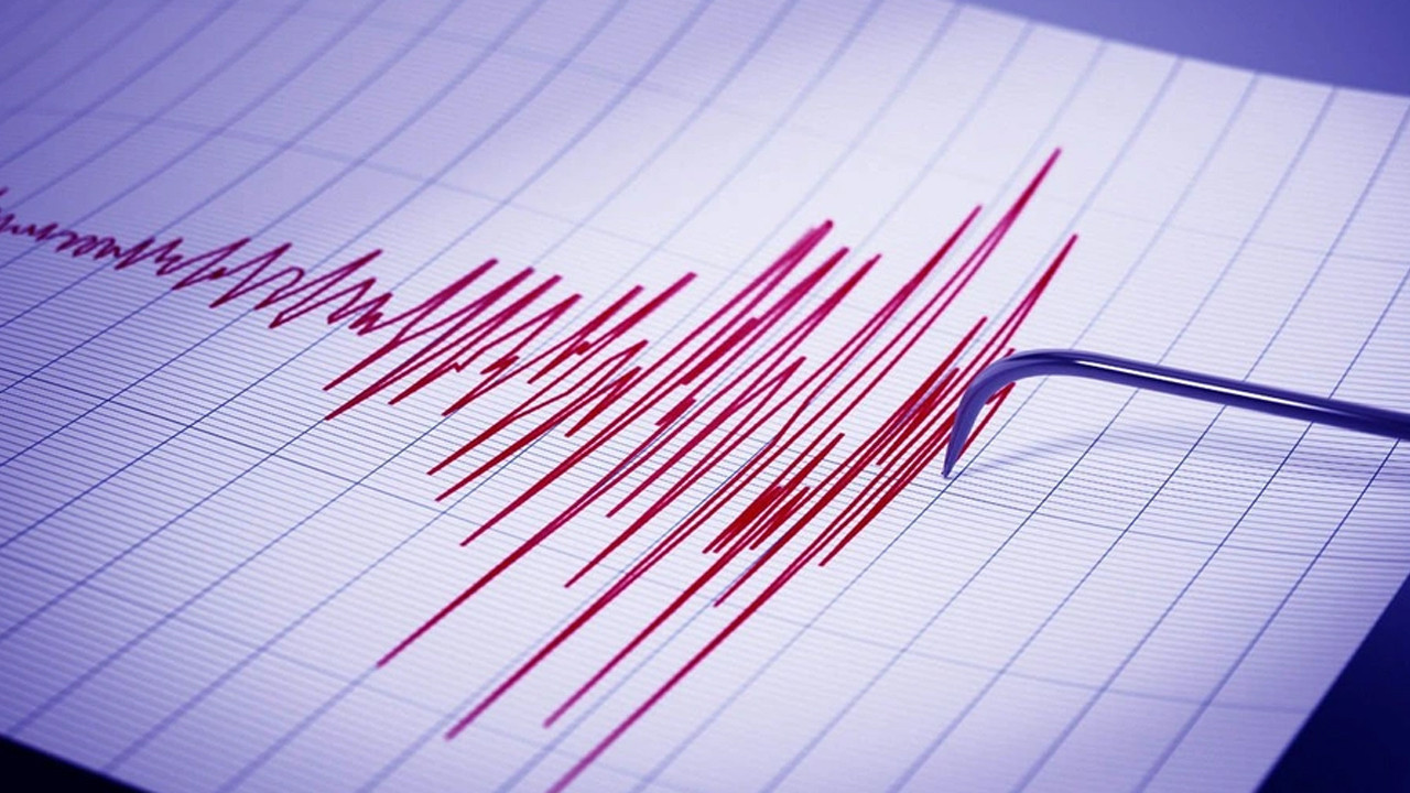 Akdeniz'de Girit Adası açıklarında 5.3 büyüklüğünde deprem meydana geldi.