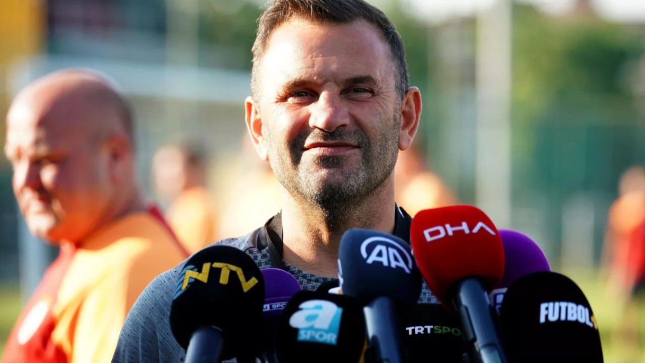 Galatasaray Teknik Direktörü Okan Buruk, transfer çalışmaları hakkında açıklama yapıyor.