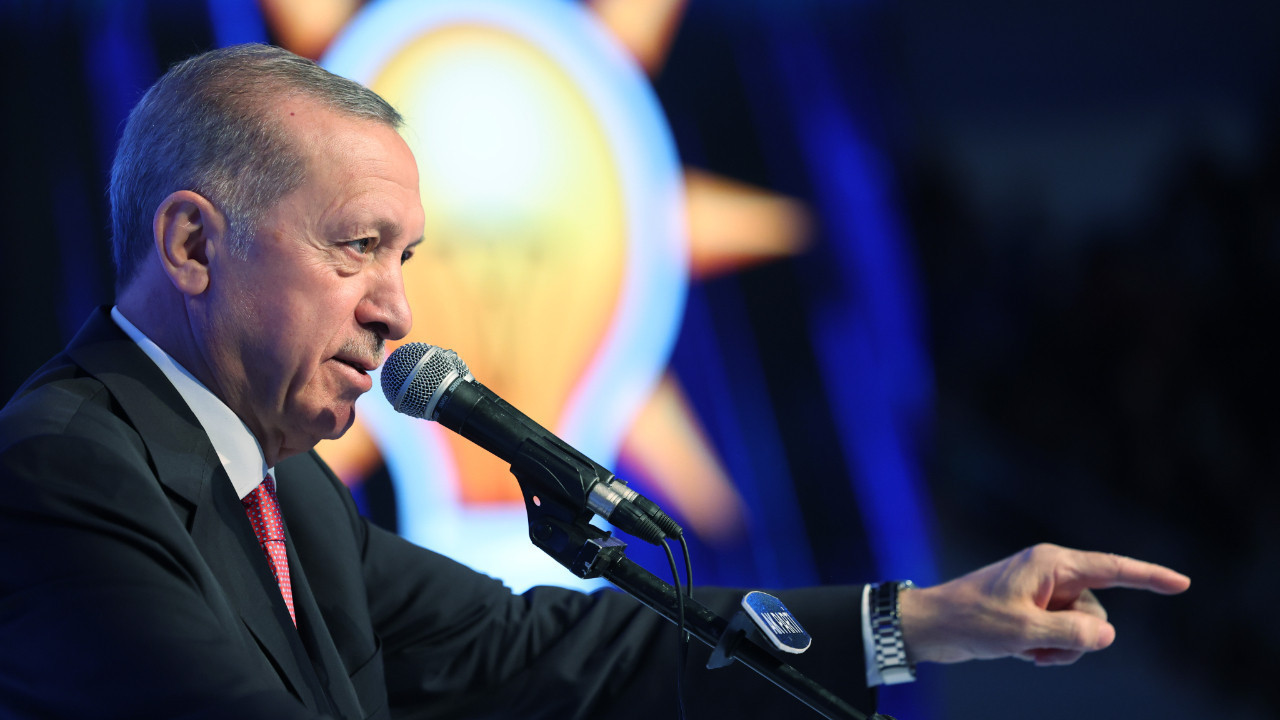 AK Parti Genel Başkan Yardımcısı Mustafa Şen konuşma yaparken
