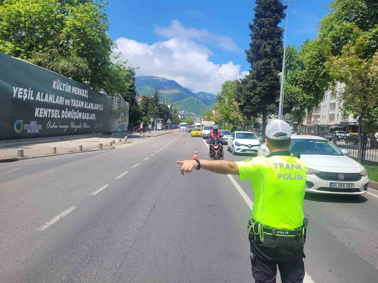 İstanbul'da trafiğe kapanacak yolları gösteren bir harita veya trafik işareti.