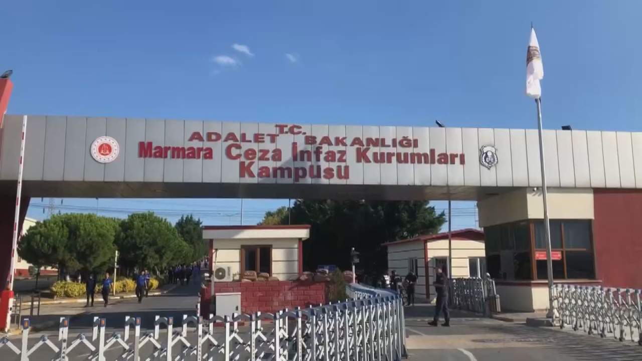 İBB yolsuzluk davası duruşmasında izinsiz kayıt alanlar hakkında soruşturma başlatıldı.