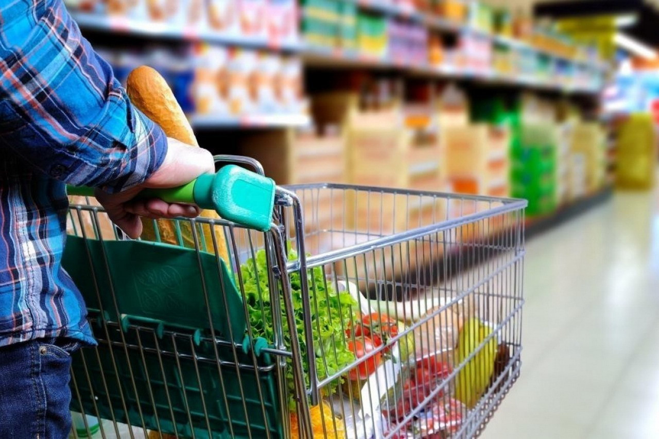 Ticaret Bakanlığı'nın perakende ticaret yönetmeliği ile ilgili getireceği düzenlemeleri gösteren bir görsel.