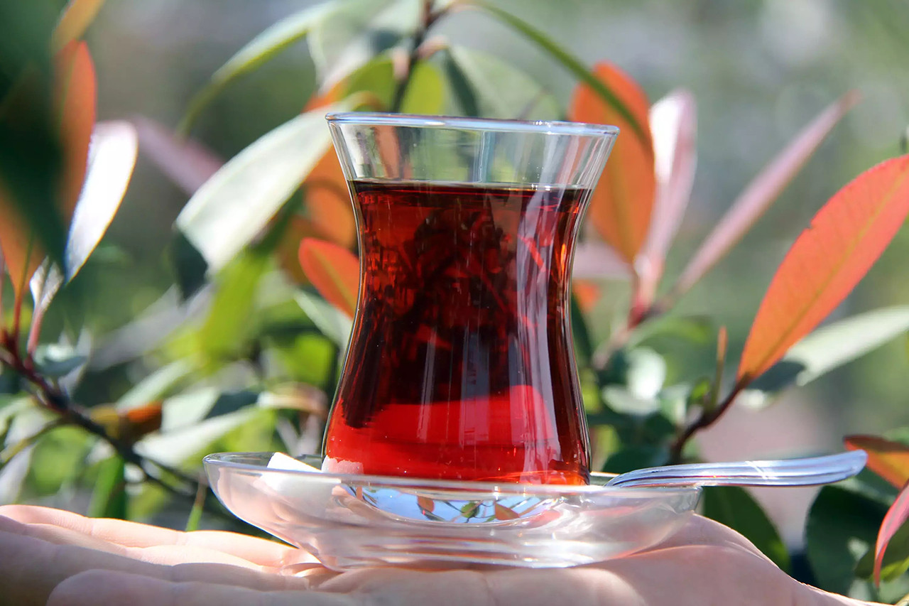 Çay paketleri ve fiyat etiketi görseli.