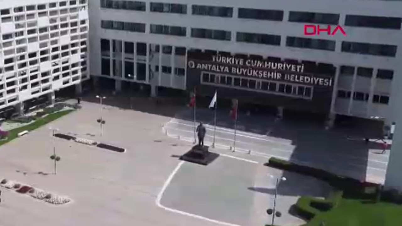 Antalya’da dev inceleme... Muhittin Böcek’in tutuklanmasının ardından müfettişler belediyede!