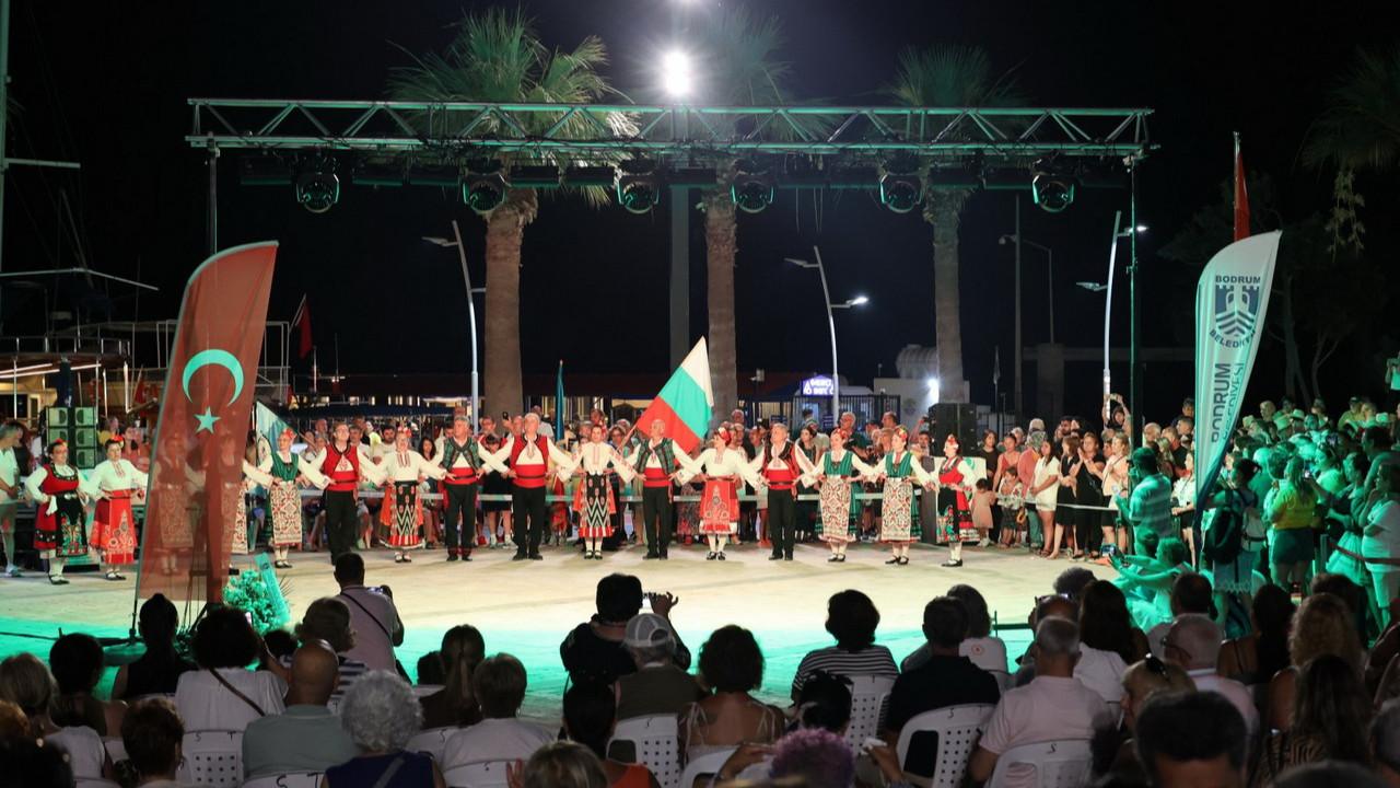 Uluslararası Bodrum Halikarnas Dans Festivali'nde sahne alan dansçılar