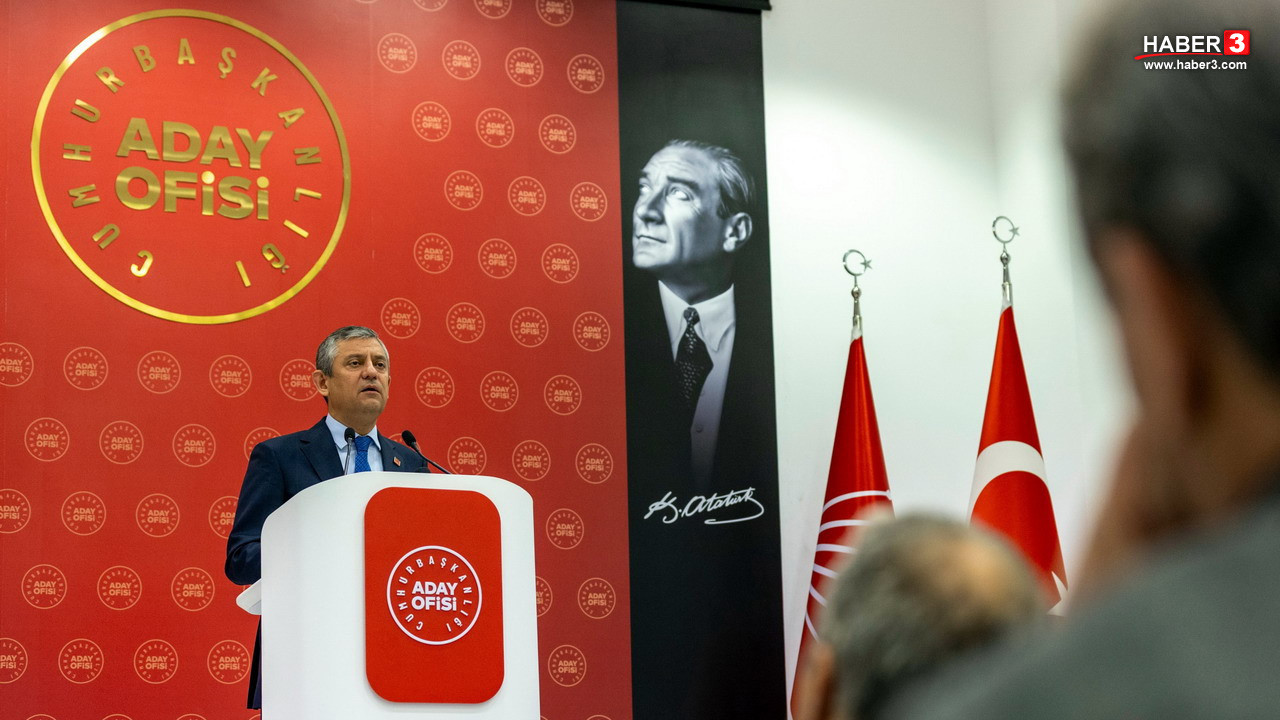 CHP Genel Başkanı Özgür Özel konuşma yaparken