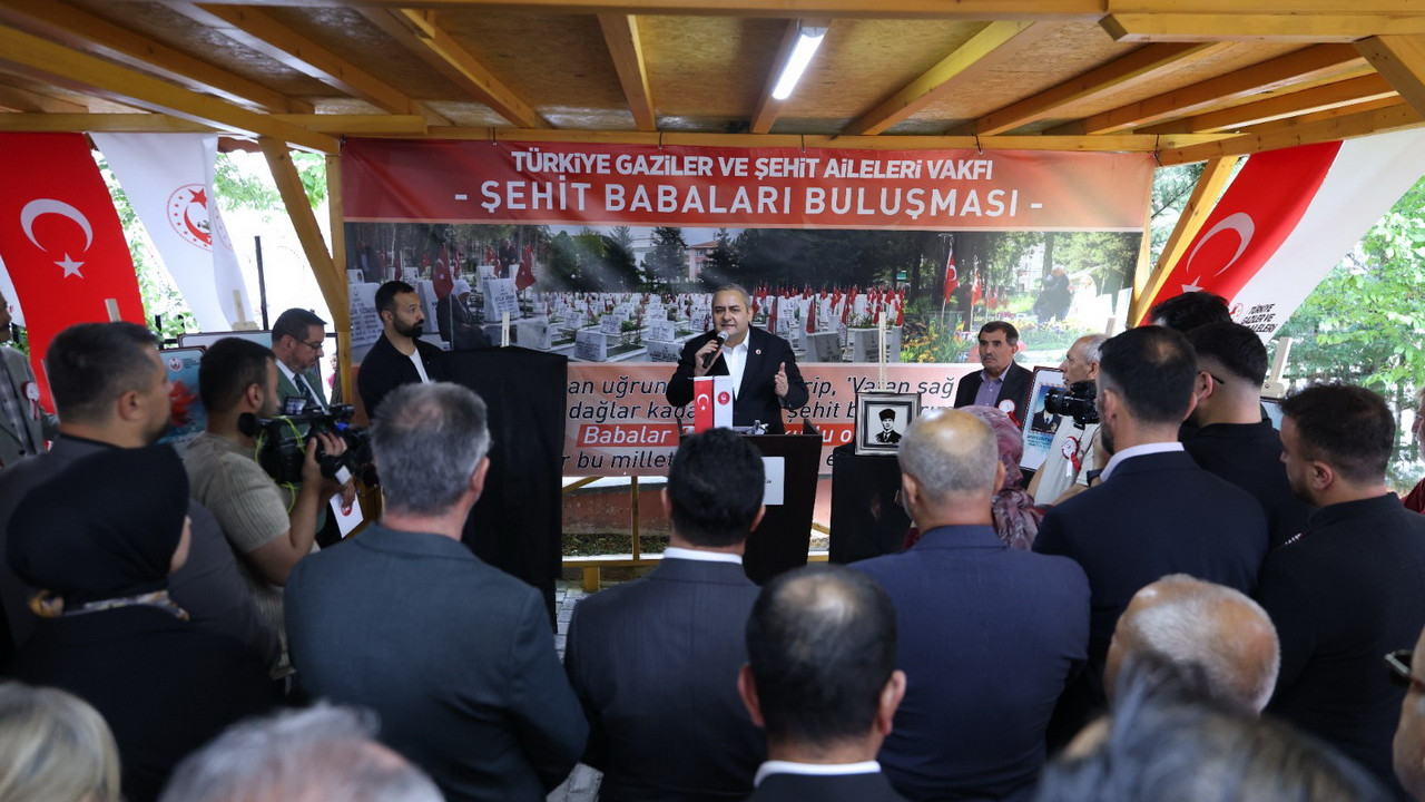 Keçiören Belediyesi Babalar Günü programında şehit babaları ve gazilerle bir araya geldi.
