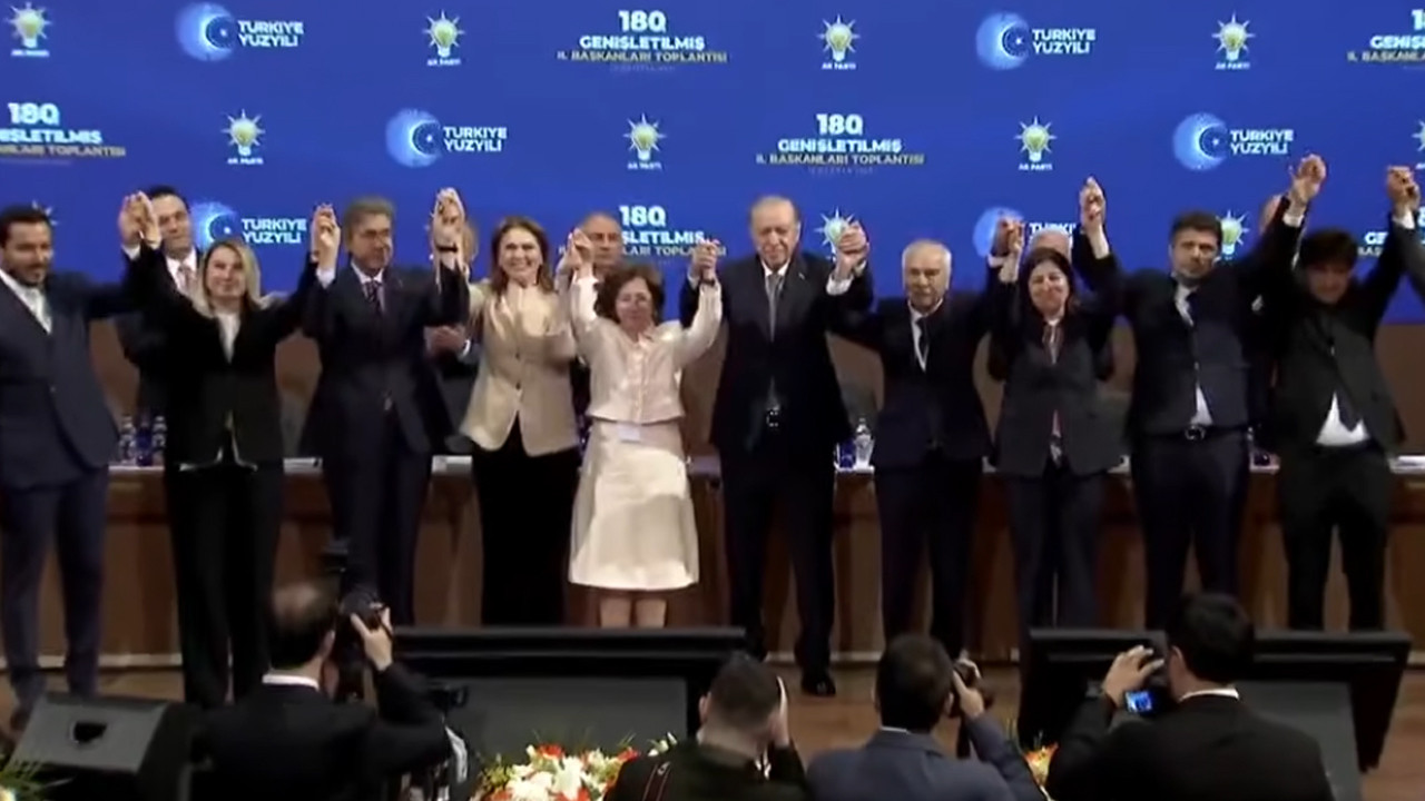 AK Parti'ye katılan belediye başkanları