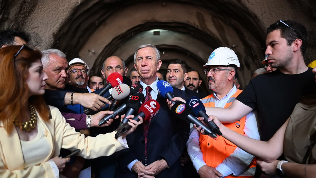 Mansur Yavaş Mamak Metrosu şantiyesinde incelemelerde bulunuyor