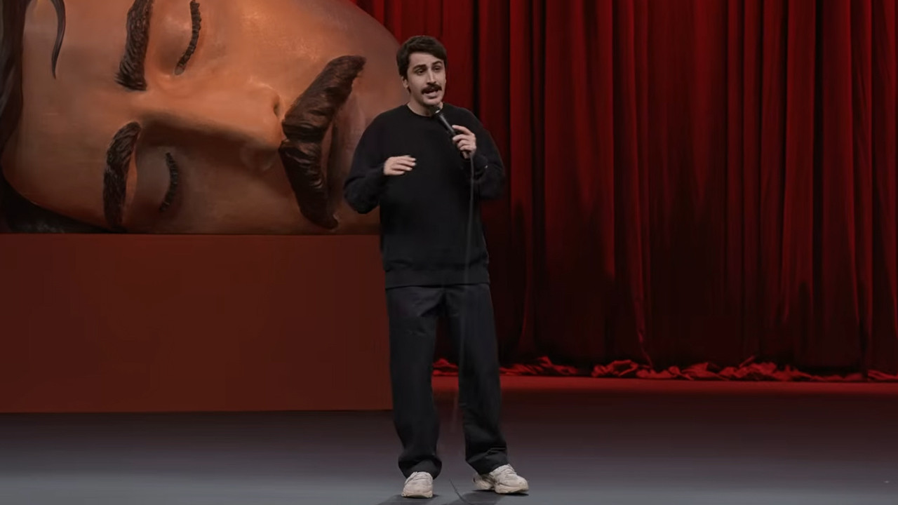 Deniz Göktaş stand-up gösterisi