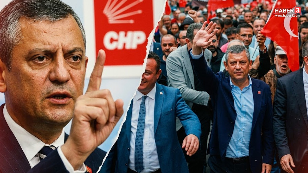 CHP binası önünde çekilmiş bir fotoğraf.