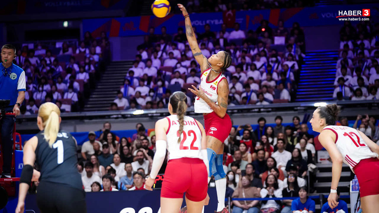 A Milli Kadın Voleybol Takımı oyuncuları maç sırasında