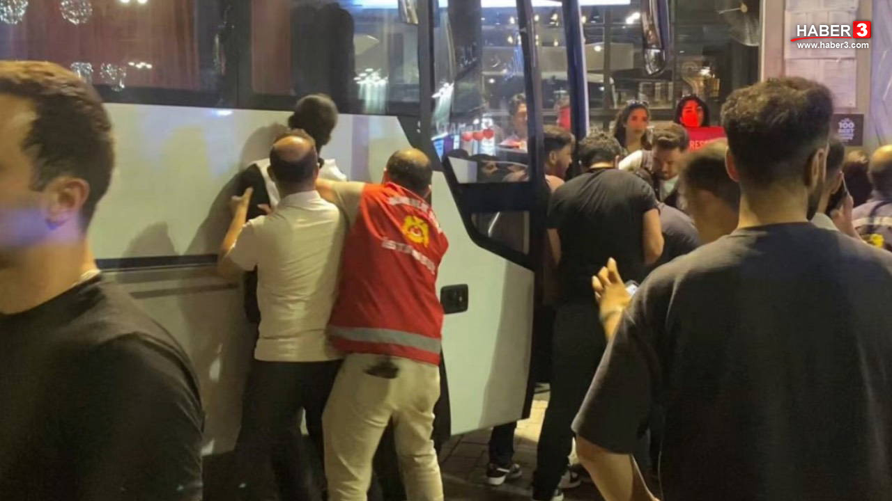 İstanbul Taksim İstiklal Caddesi'nde polis müdahalesi sırasında çekilmiş bir fotoğraf.