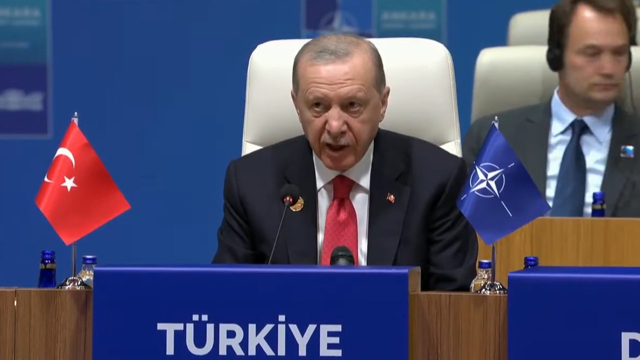 Cumhurbaşkanı Recep Tayyip Erdoğan NATO Zirvesi'nde konuşma yaparken