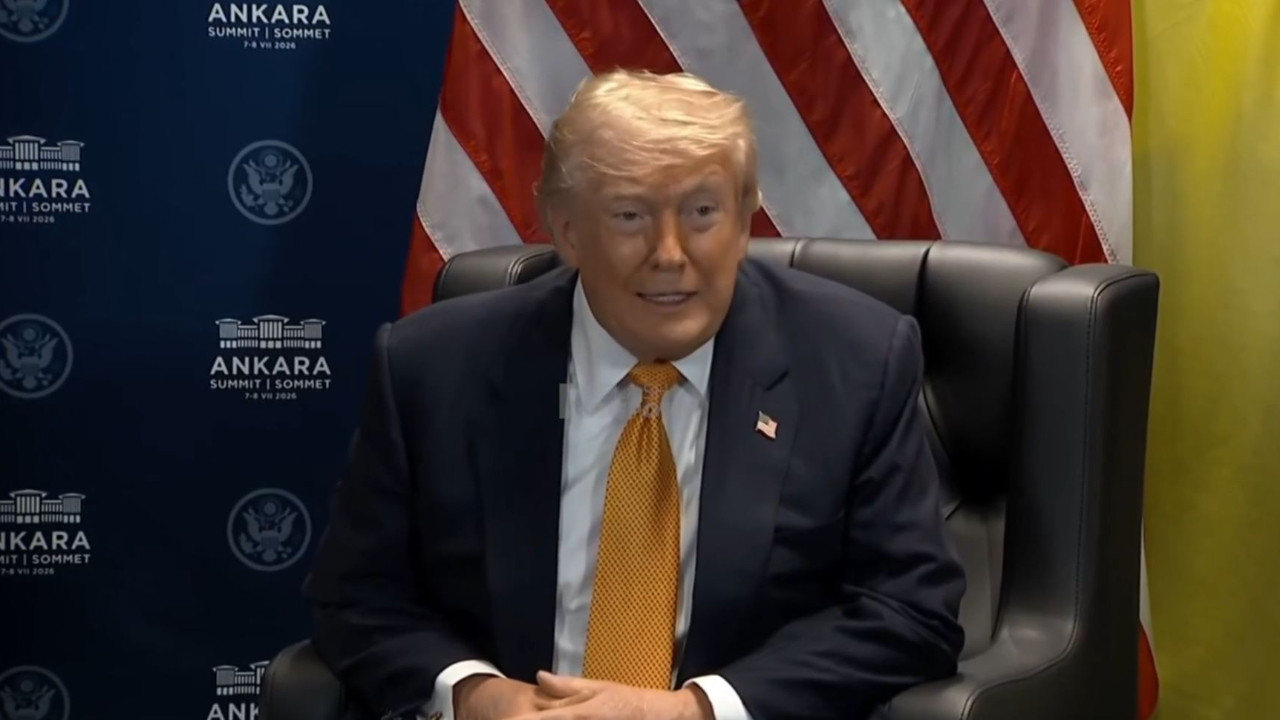 ABD Başkanı Donald Trump konuşma yaparken