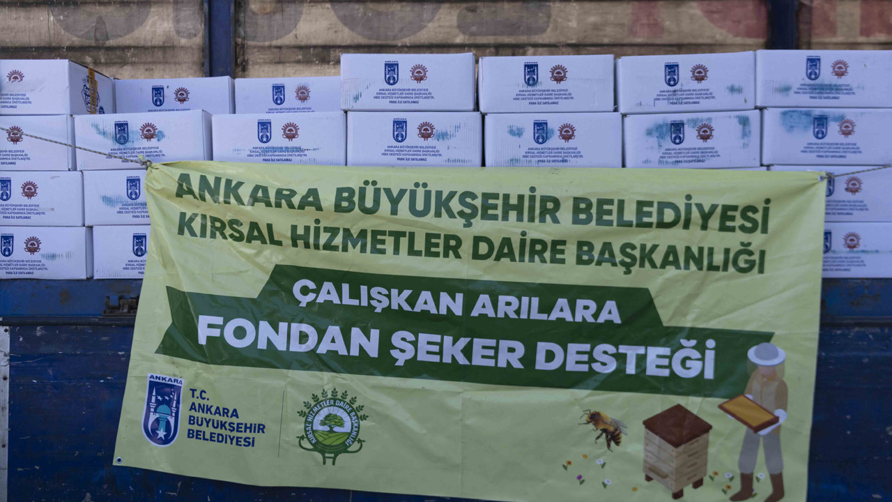 Ankara Büyükşehir Belediyesi tarafından arı yetiştiricilerine dağıtılan arı yemleri.