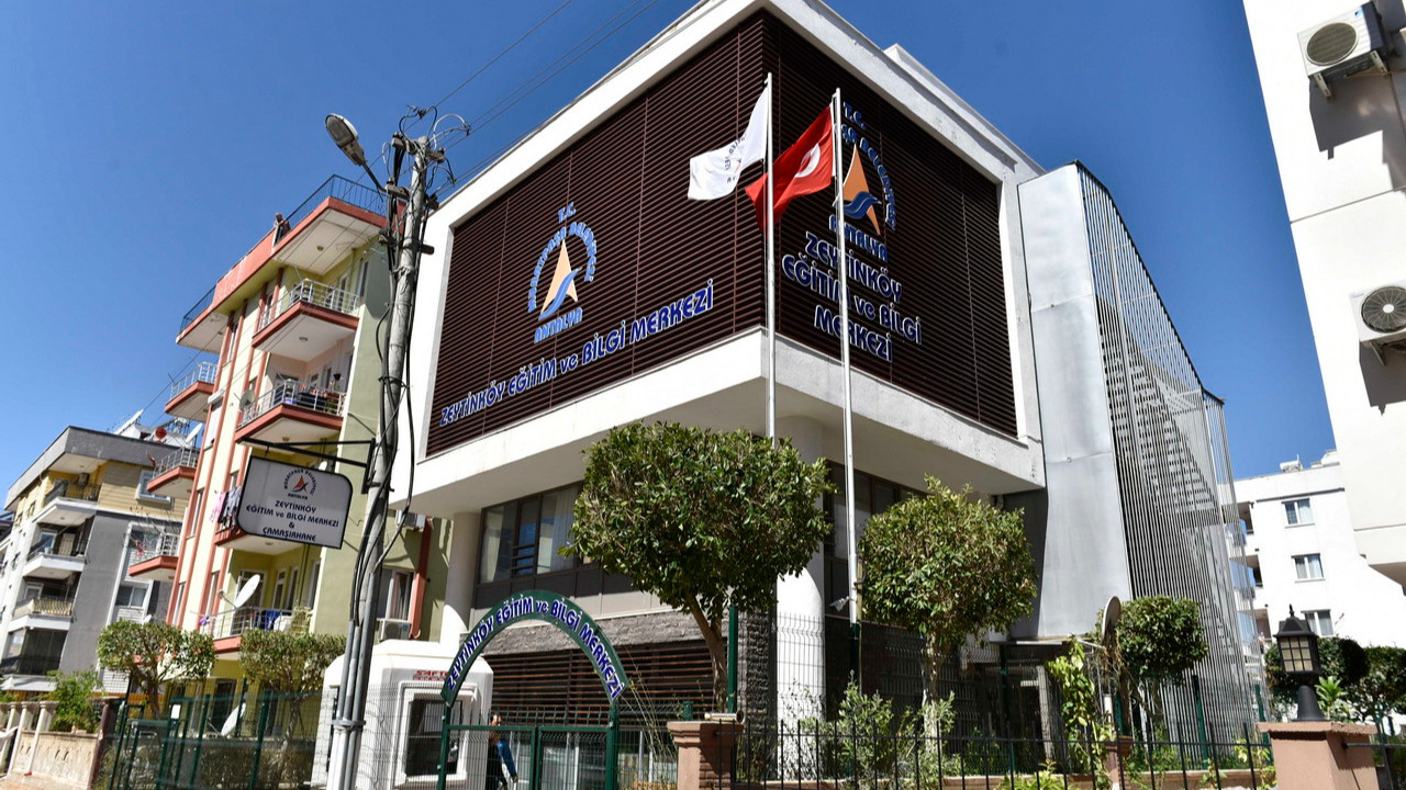 Muratpaşa'da LGS sınavında başarı gösteren öğrenciler