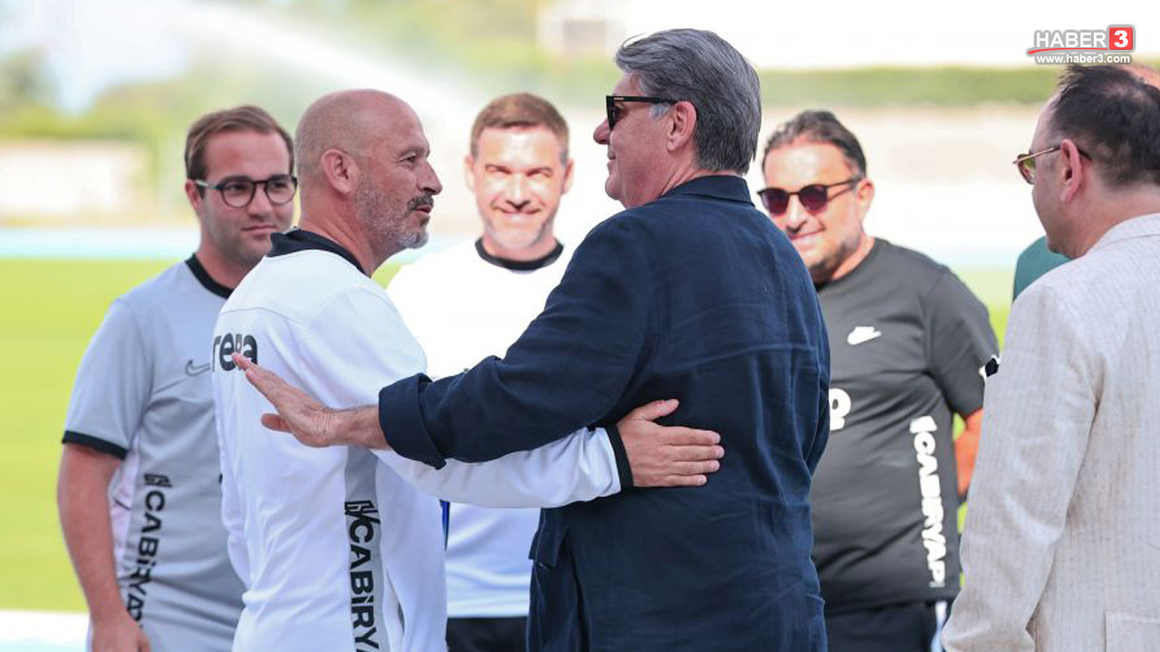 Beşiktaş Başkanı Serdal Adalı takımın kampında açıklamalarda bulunuyor.