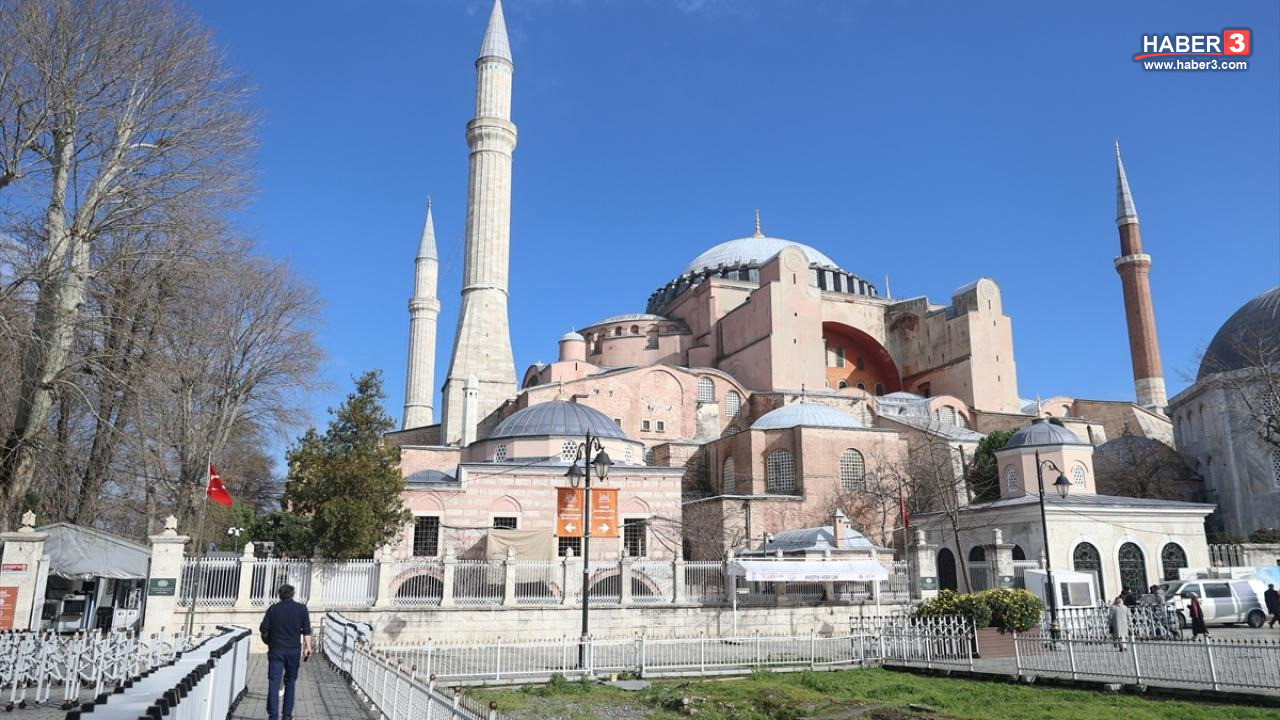 Ayasofya Camii'nin dış cephesi