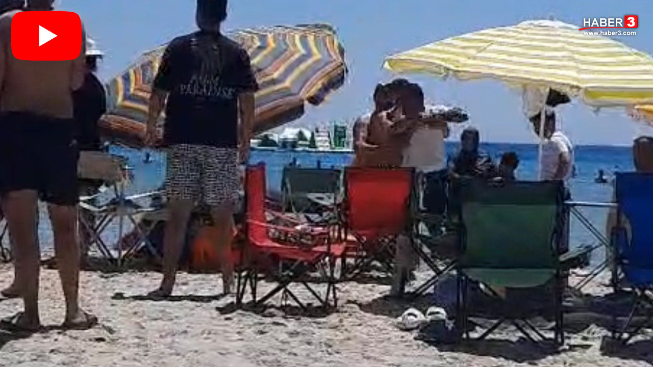 Çeşme Altınkum Plajı'nda şemsiye açma kavgası sırasında çekilmiş bir görüntü.