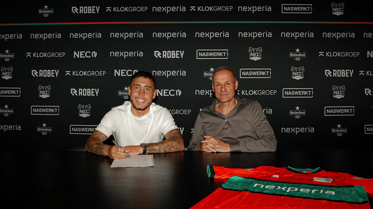Milli futbolcu Emre Mor'un yeni takımı NEC Nijmegen ile sözleşme imzalaması