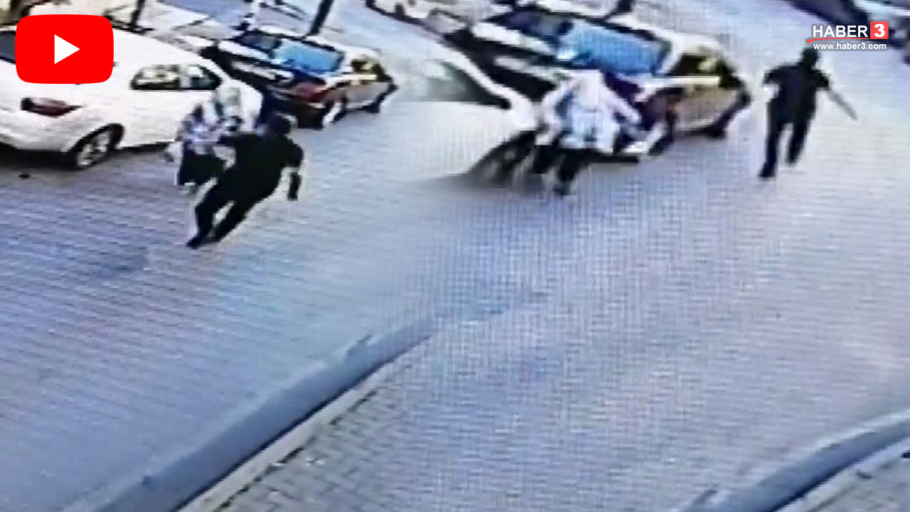 Şişli'de yolda yürüyen bir kadının arkadan saldırıya uğradığı anı gösteren güvenlik kamerası görüntüsü.