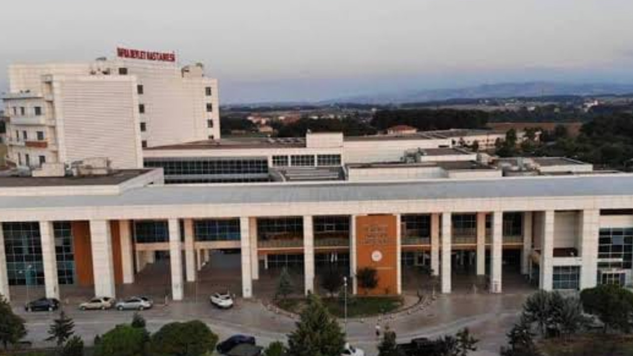 Samsun Bafra Devlet Hastanesi'nde öğle yemeğinde servis edilen trileçe tatlısını tükettikten sonra rahatsızlanan 50 kişi, acil serviste tedavi altında.