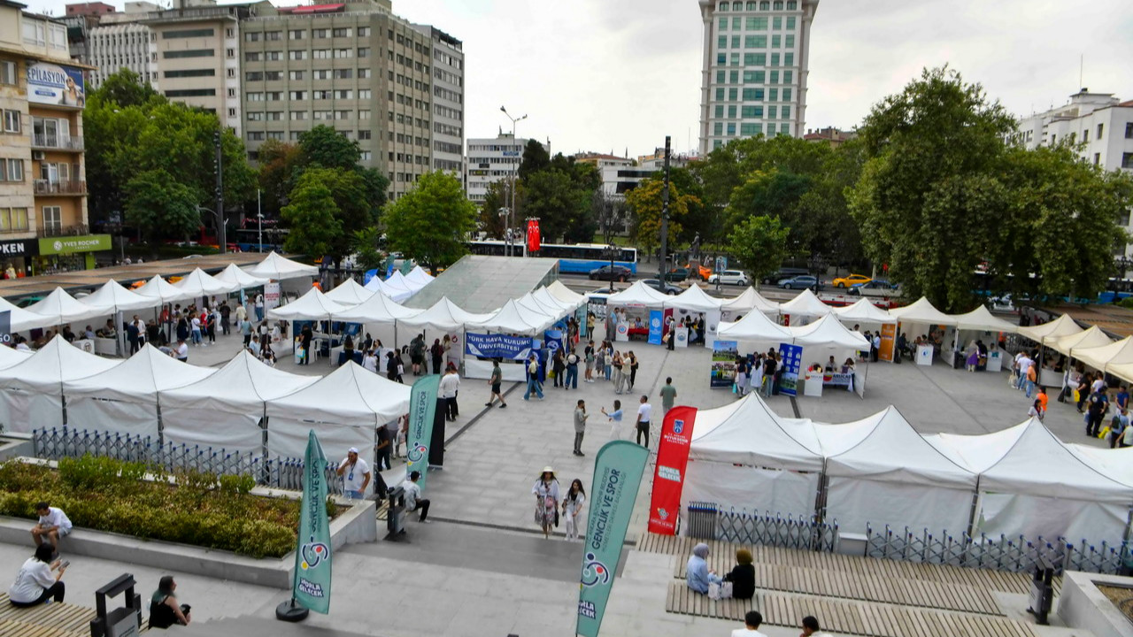 Ankara Büyükşehir Belediyesi tarafından düzenlenen üniversite tanıtım günlerinden bir görünüm.