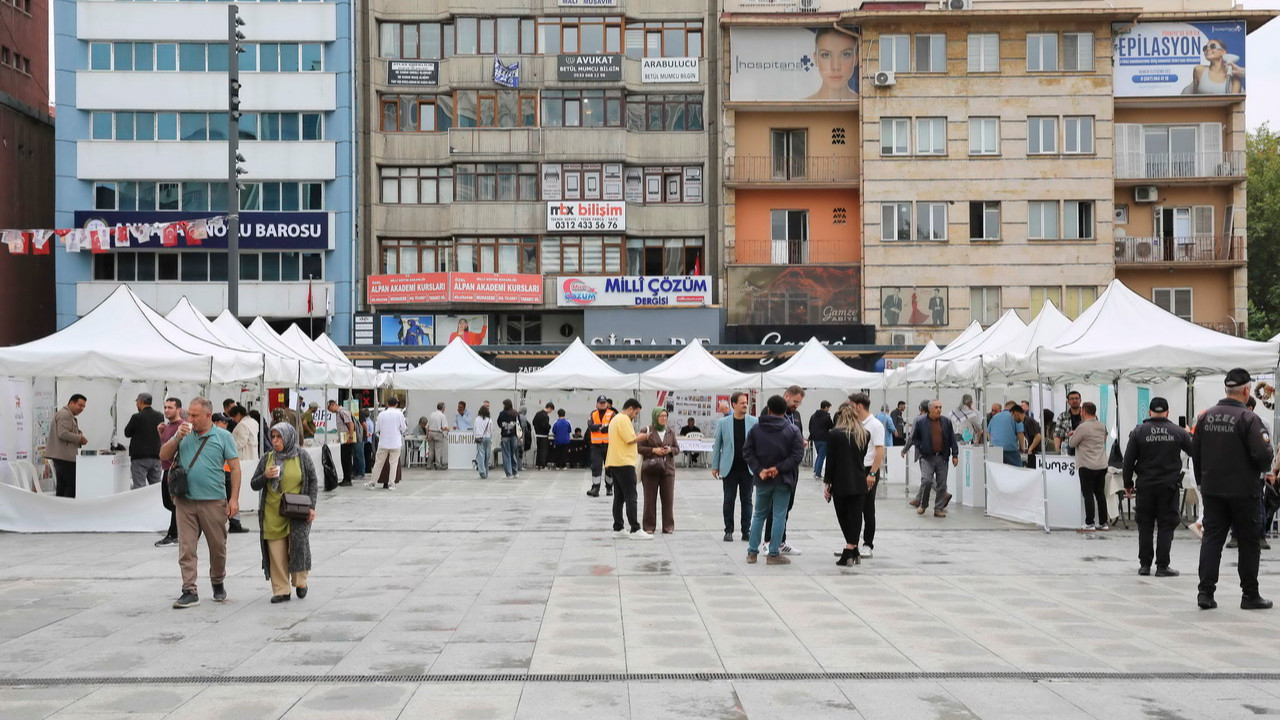 Ankara Dergi Festivali'nde okurlar ve yazarlar buluştu.