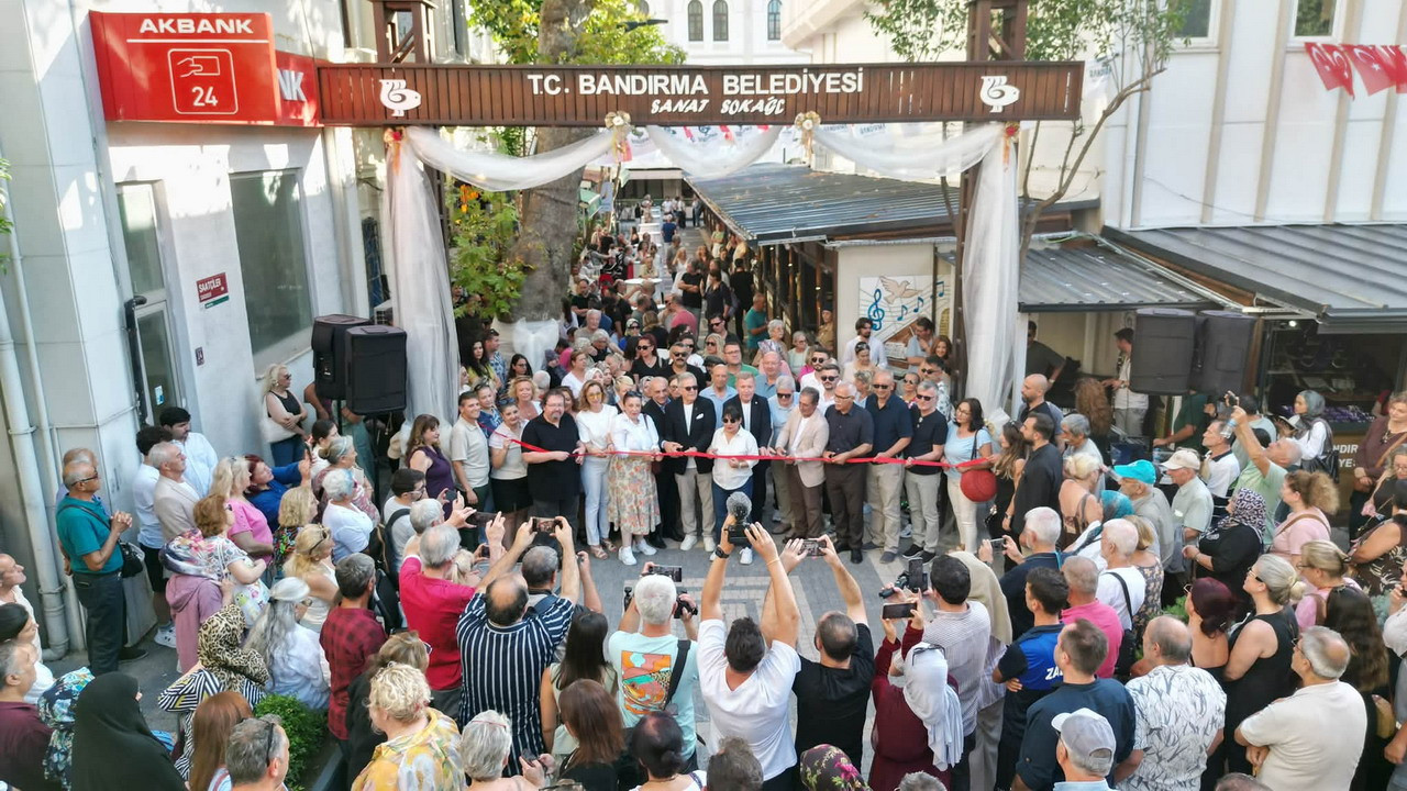 Bandırma Sanat Sokağı açılışından bir görüntü