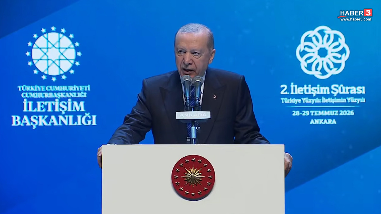 Cumhurbaşkanı Recep Tayyip Erdoğan açıklama yaparken