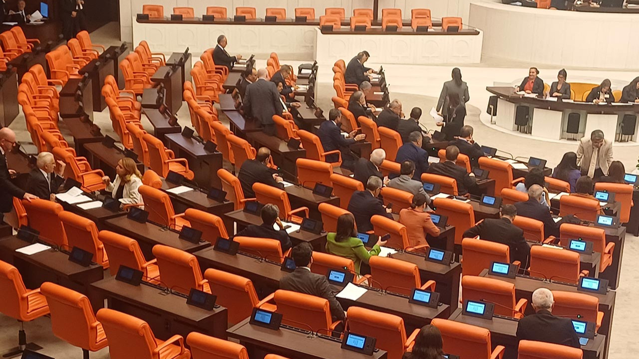 24 yıl sonra bir ilk: TBMM'de oturma düzeni değişti