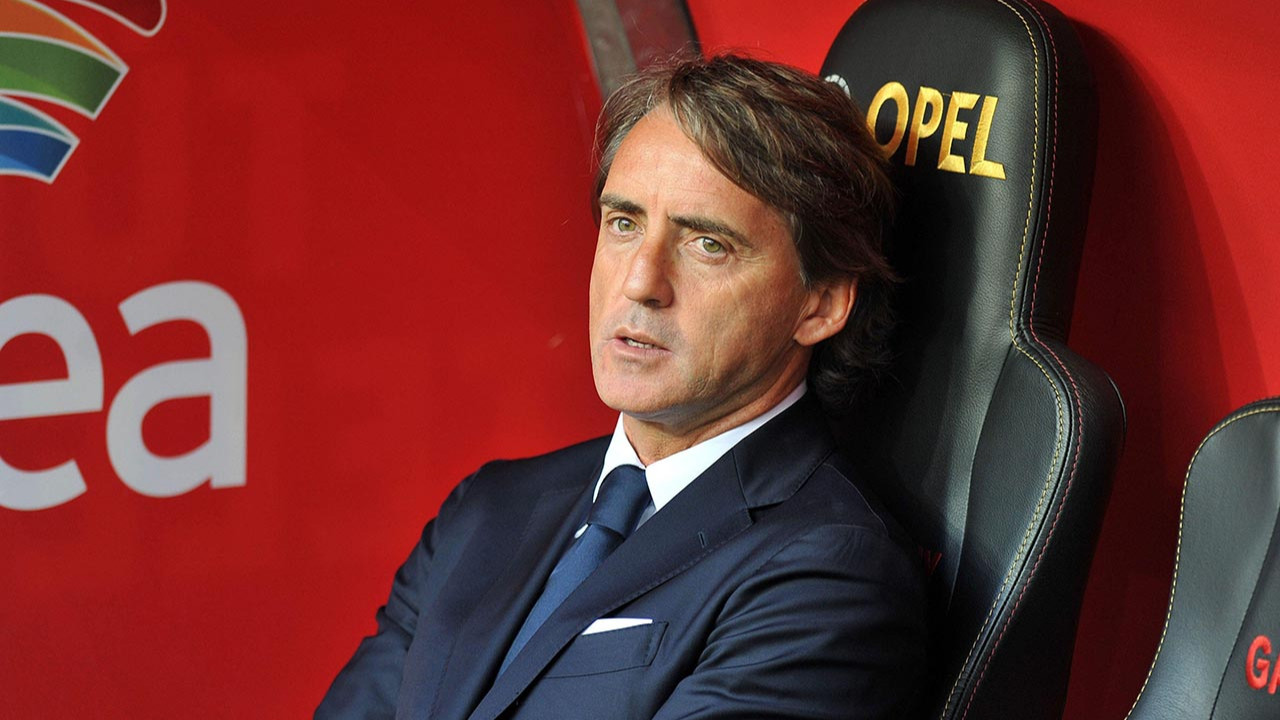 Roberto Mancini, İtalya Milli Takımı teknik direktörü olarak görünüyor.