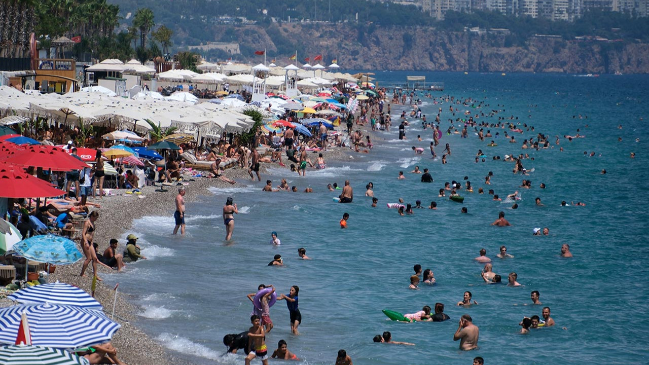 Hissedilen sıcaklık 42 dereceye çıktı; deniz bile serinletmedi